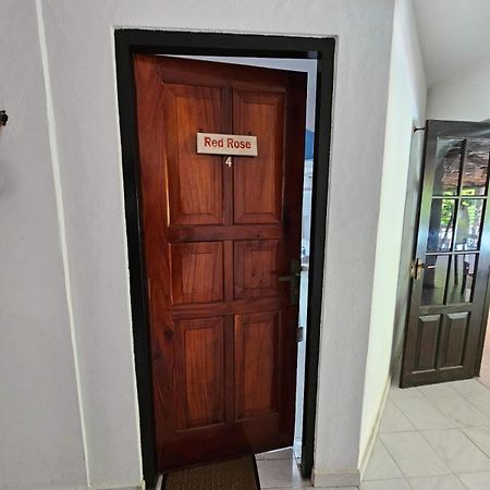 Latheena Resort Велигама Экстерьер фото
